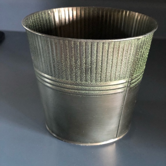 Galvanized Tin Planter - Picture 2 of 3